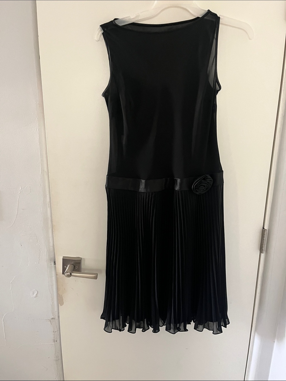 Classic Black Sleeveless Pleated Midi Dress